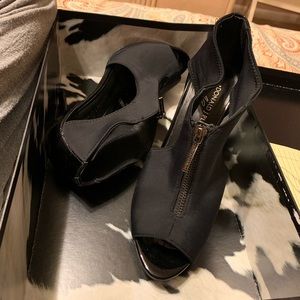 Donald Pliner black heels size 7.5